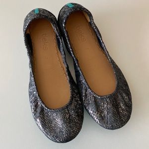 Tieks Drago with box, bag and flower